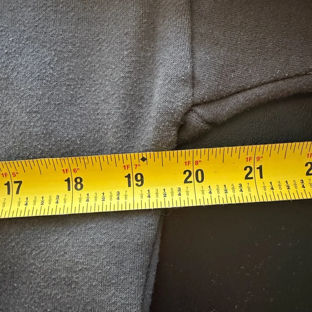 Gymshark Legacy Cropped Crewneck Size Medium - Picture 6 of 11